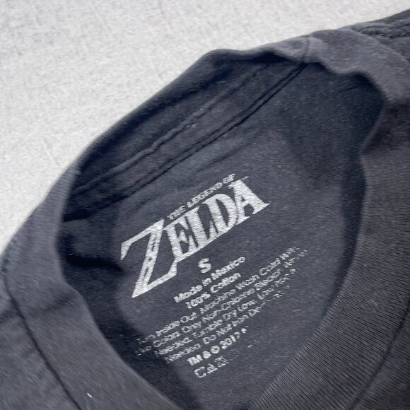 The Legend Of Zelda T-Shirt Men Small Black Triforce Link It’s Dangerous To Go A - Picture 2 of 7